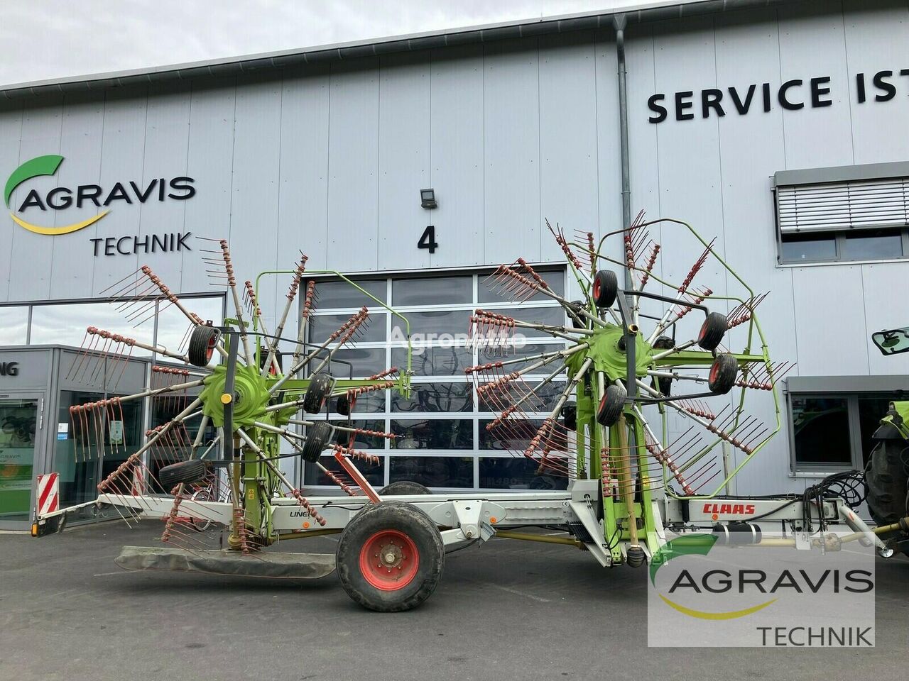 Claas Liner 3600 bantlı ot toplama makinesi