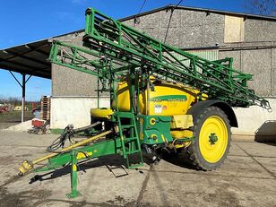 John Deere 732i çekilir tip pülverizatör