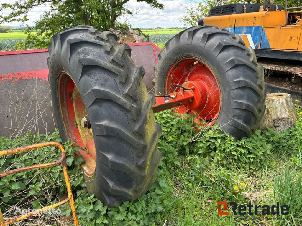 tekerlekli traktör için Aksel med hjul /  Axle with wheels