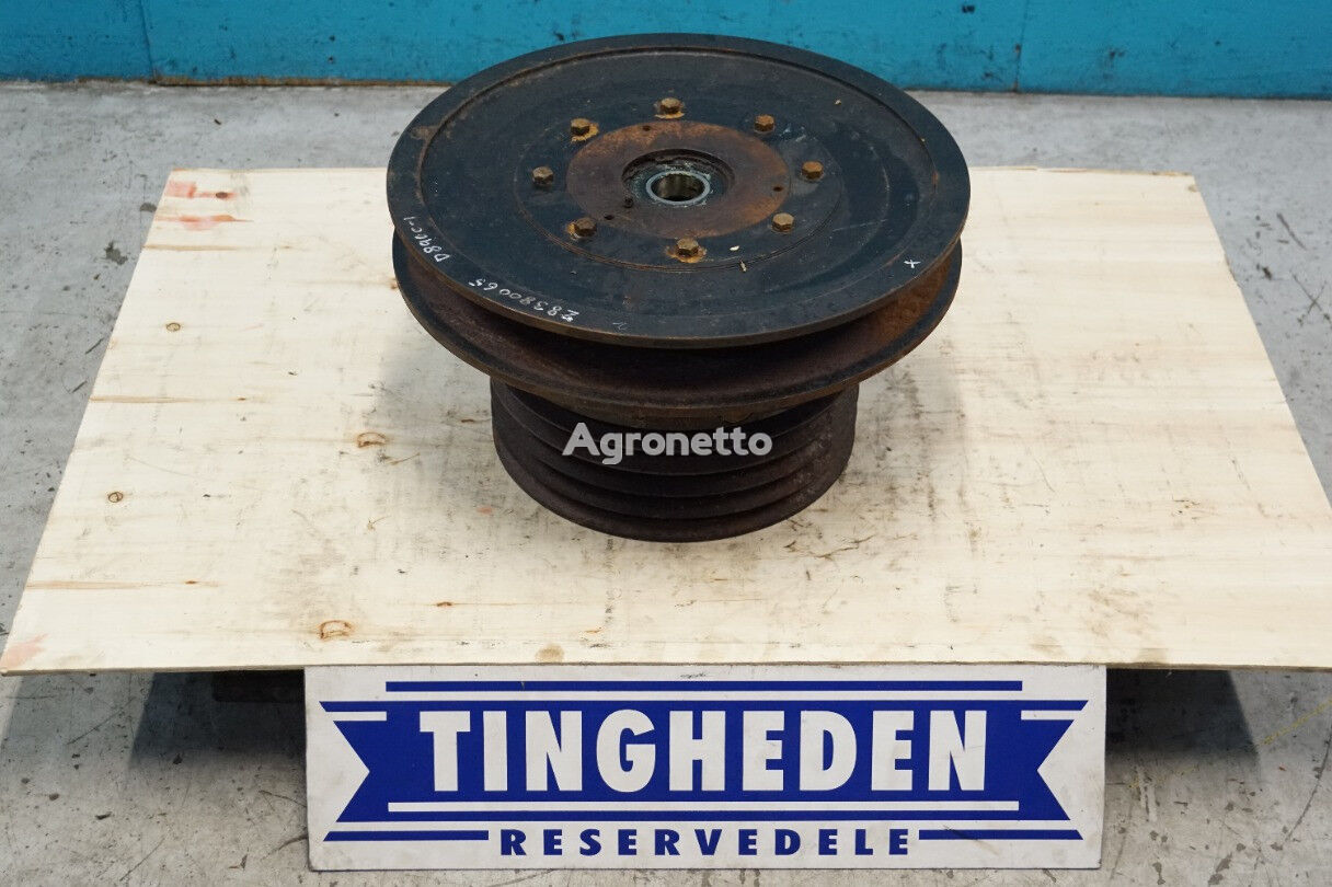 Dronningborg D8900 hububat hasat makinesi için kasnak